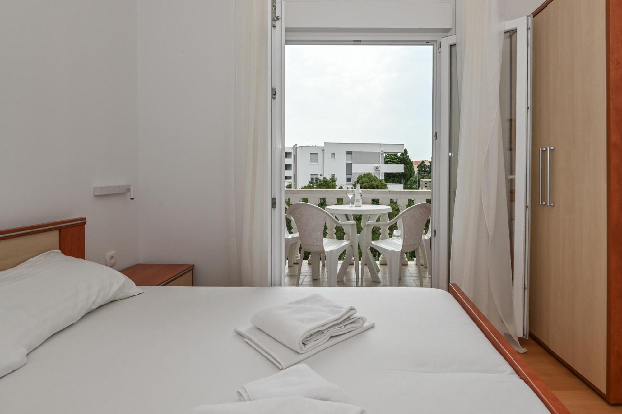 Seagull Pool Apartments & Studios โนวาลยา ภายนอก รูปภาพ