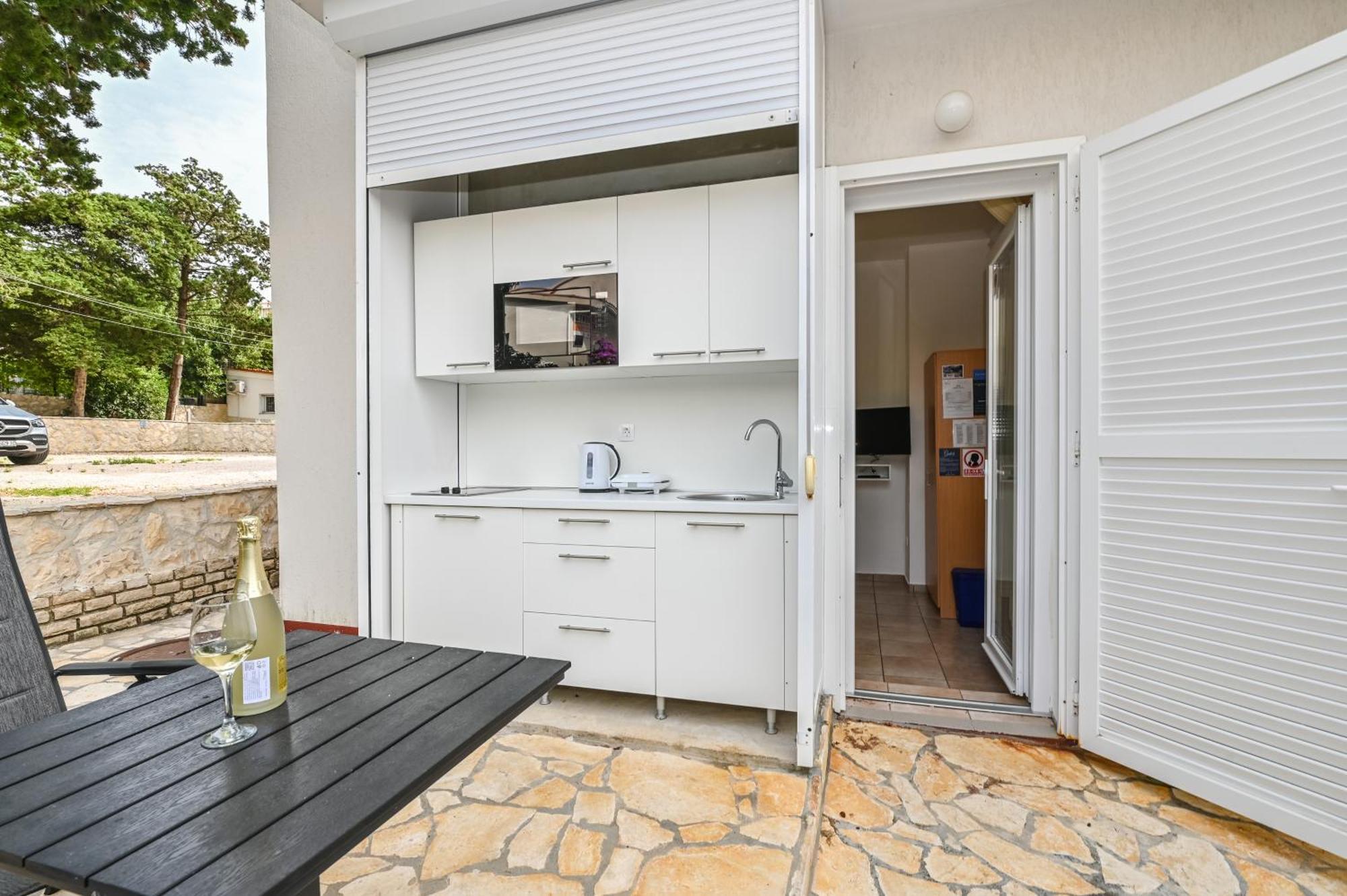 Seagull Pool Apartments & Studios โนวาลยา ภายนอก รูปภาพ