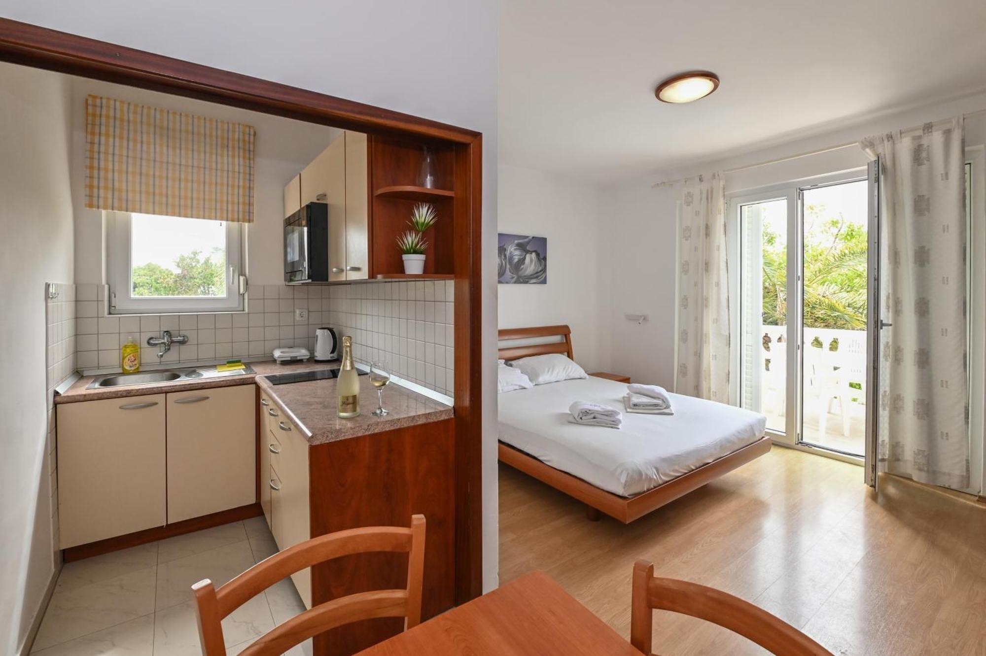 Seagull Pool Apartments & Studios โนวาลยา ภายนอก รูปภาพ