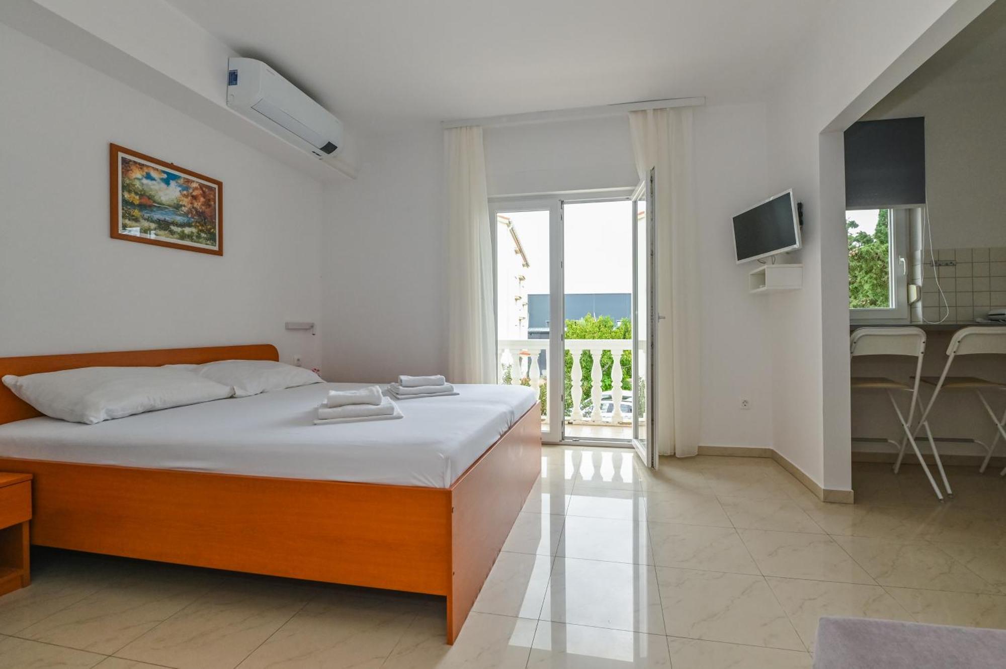 Seagull Pool Apartments & Studios โนวาลยา ภายนอก รูปภาพ