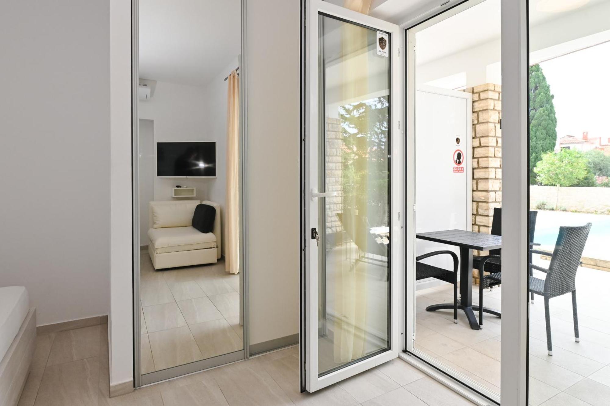 Seagull Pool Apartments & Studios โนวาลยา ภายนอก รูปภาพ